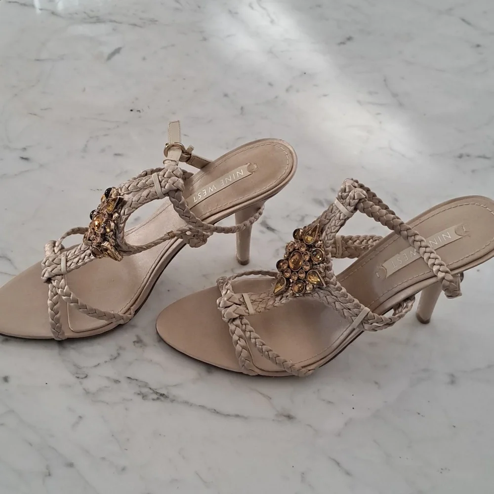 Shoe - Picture 2 of 5